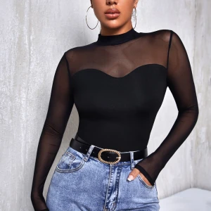 Nätinslag Tröja - En supersnygg tröja med nätinslag & enfrägad tröja. Bara använt en gång pga dubbletter. Skriv privat för frågor 