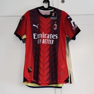 AC Milan t-shirt  - Nyaste 2024 modellen