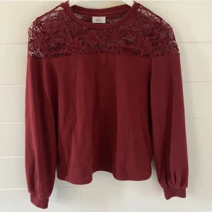 Röd spetströja - Superfin tröja. Använd 1 gång❤️ Pris går att diskutera❤️