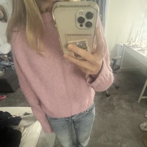 Rosa stickad tröja - Rosa stickad tröja från Zara  i storlek S💘