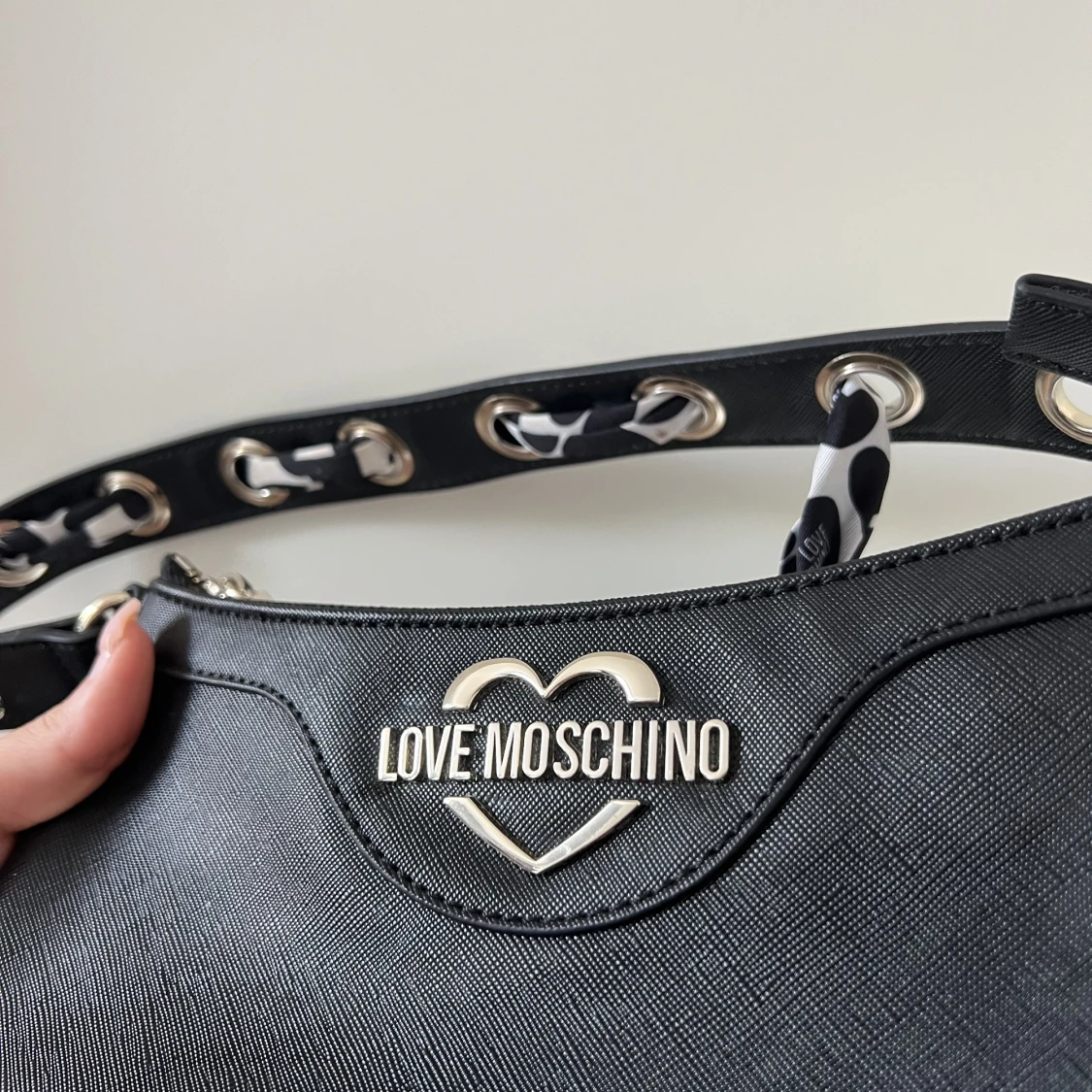 Äkta moschino väska  - 91