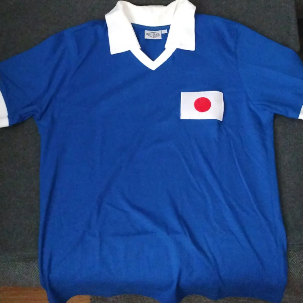 Retro t-shirt för japanska fotbollslandslaget. Bra skick. Använd max 1 gång.. T-shirts.