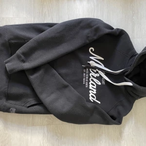 Norrland hoodie - Väldigt bra skick då den typ aldrig är använd. Storleken är xs men den sitter som s