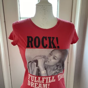 Cool rock tröja  - Snygg t-shirt med tryck. Aldrig använd. 