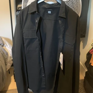 Cp company overshirt - Helt oanvänd nypris 2,199 säljer den för att den används för lite  
