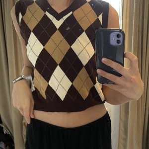 Stickad väst  - Väst från brandy som inte kommer till användning ☺️