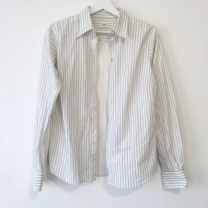 Sommar skjorta - Köpt secondhand. Bra skick!