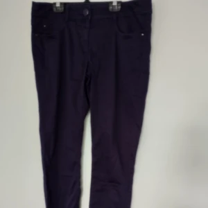 Mörklila jeans - Mörklila jeans Midwaist, straight leg 