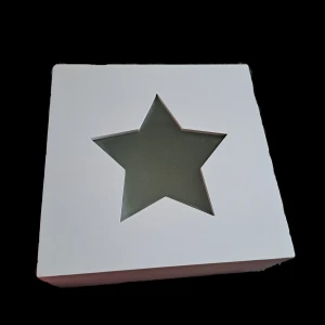 Låda med stjärna  - Pris är diskuterbart vid snabb affär! 😊 Vid funderingar skicka gärna pm. 💖 Köparen står för frakten. 