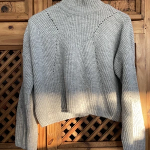 Stickad tröja - Super fin stickad tröja i nyskick💛