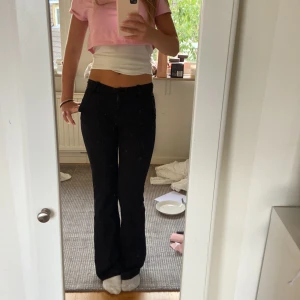 Lågmidjade kostymbyxor - jätte snygga lågmidjade kostymbyxor! Jag är ca 162cm💕 TRYCK EJ PÅ KÖP DIREKT !!!