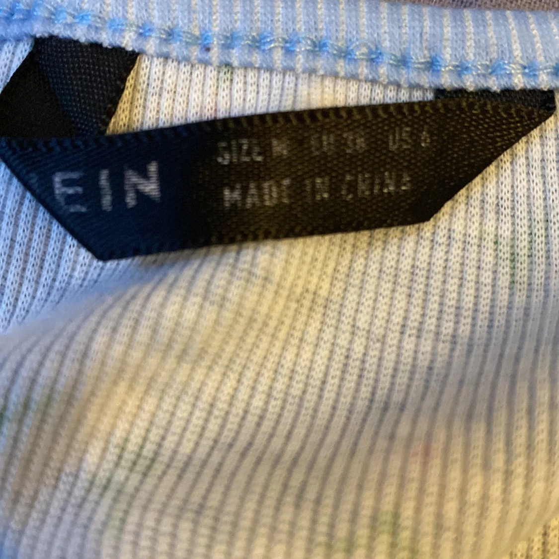 Blå blommig tröja  - 91