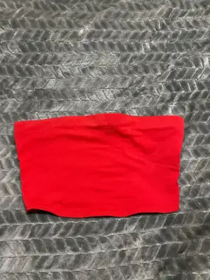 Röd bandeau topp från H&M i strl s