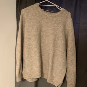 Favorit stickad tröja - Mjuk och skön även superfin stickad tröja❤️ stl L passar som M. Minns ej vart den är köpt från❤️