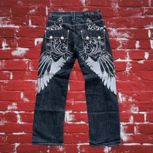 Vintage Your Local Dealer Jeans - Ett par baggy vintage svarta YLD  jeans i riktigt fint skick. Inga hål eller slitage på benen eller vid benöppningen. Riktigt snygga och sköna, inte för tungt material. Midjemått 39 cm 💥