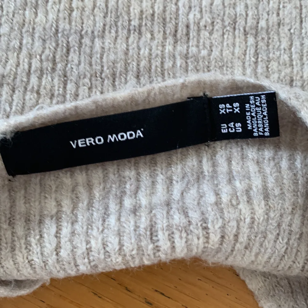 Stickad tröja från vero Moda  Aldrig använd Köptes för 300. Tröjor & Koftor.