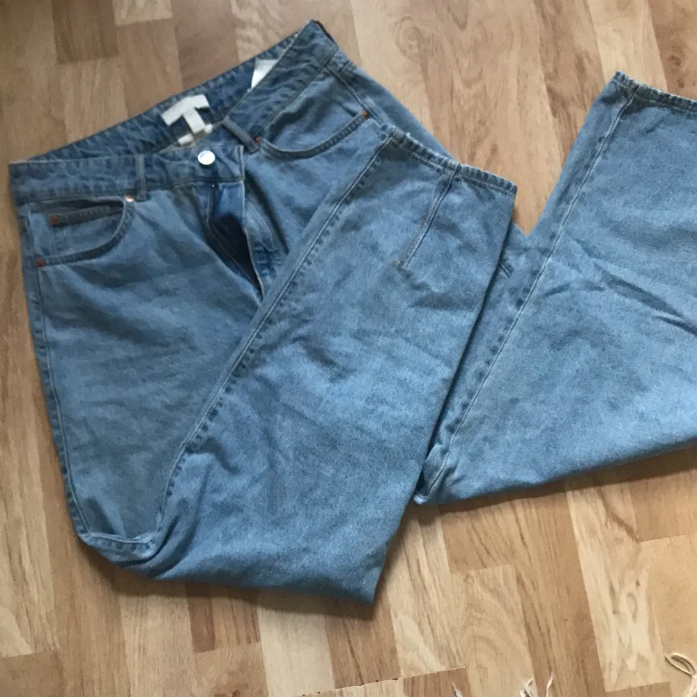 Strl 42 High waist mom jeans fit Bra skick H&M. Jeans & Byxor.