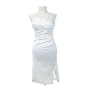 Klänning - Lite för liten för mig, därför säljer jag den.