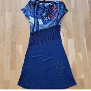 Tunika - Vintage tunika/klänning från Desigual i storlek XS. Den är i fint skick, kan fraktas men köparen står för frakten 💕