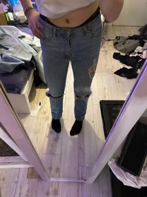Jeans - Jeans från Cubus  i storlek 32/xs men funkar på mig som har 34/36! Sparsamt använda! Lite korta på mig som är 165❤️❤️köpta för 250🫶🏻pris kan diskuteras 