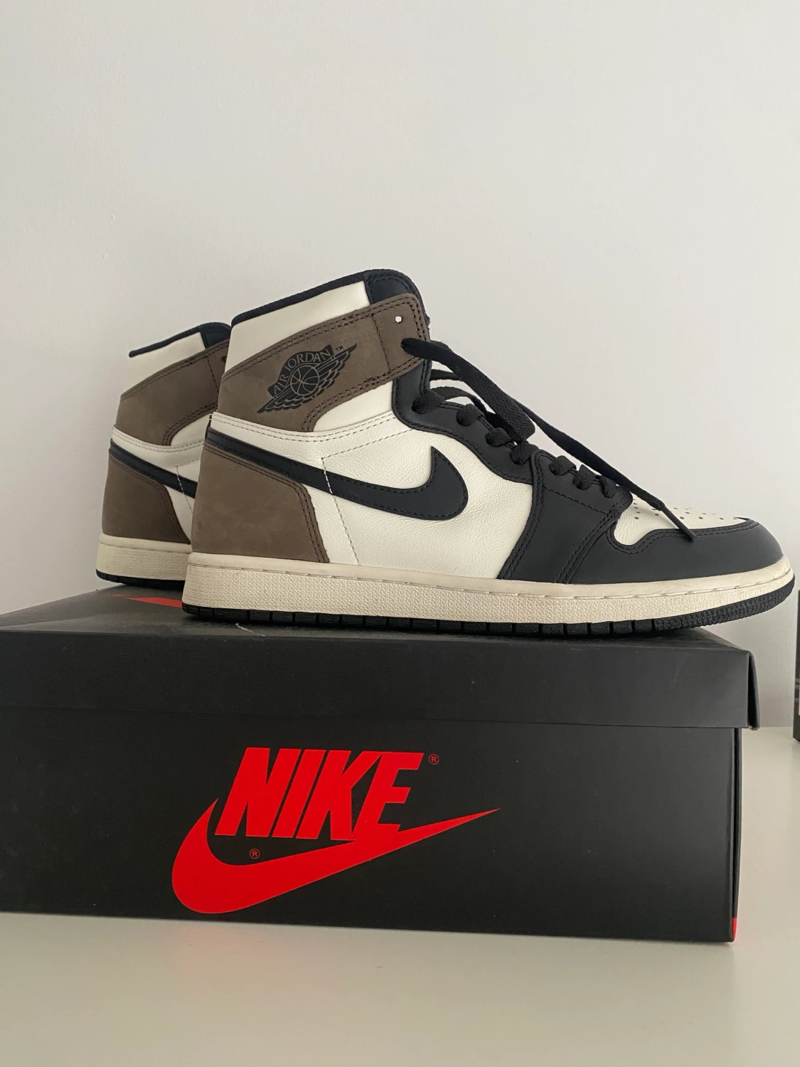 Jordan 1 Retro High Dark Mocha