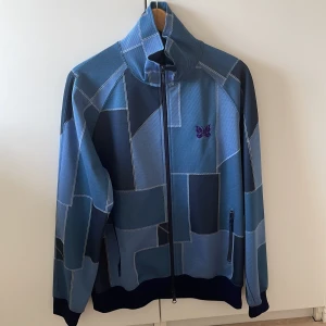 Needels trackjacket  - Helt ny needels trackjacket utan tags i storlek M. Ordinarie pris 4500kr, säljs för  1100kr🤯