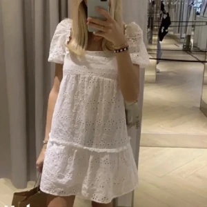 Vit klänning - Jättefin vit klänning i bra skick!