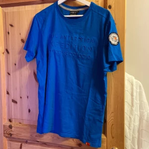 Sail racing T-shirt  - Sail racing T-shirt i storlek L. Den är i nyskick och knappt använd. 