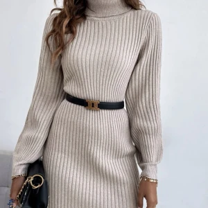 Stickad klänning  - Oanvänd