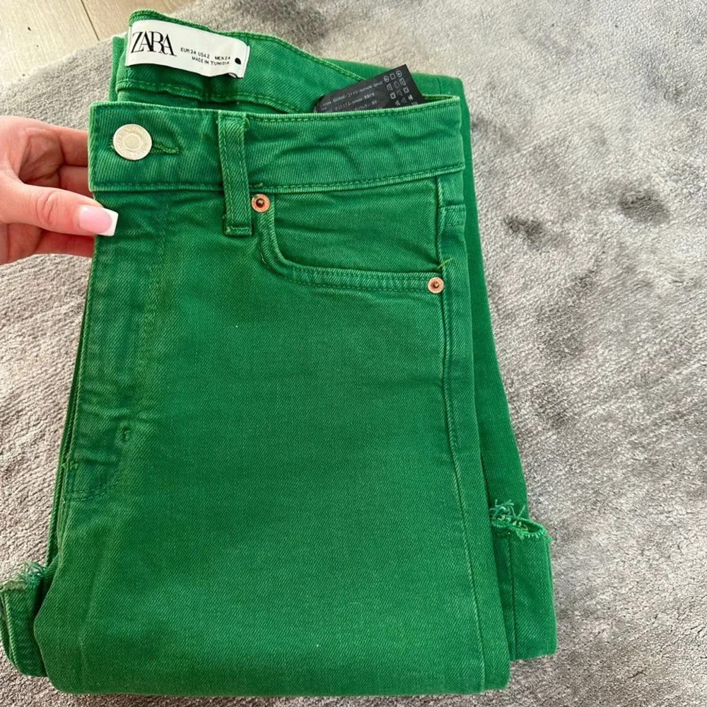 Jeg #elsker den #zaragrønne buksen 💚. Jeans & Byxor.