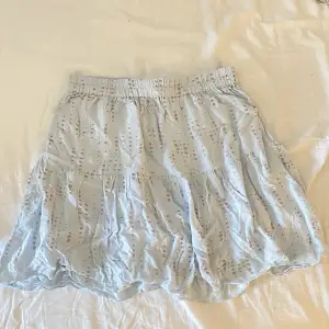 Söt kjol från second Female köpt för några år sedan. Säljs pga används inte längre. 💗Storlek: M