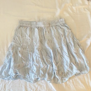 Kjol - Söt kjol från second Female köpt för några år sedan. Säljs pga används inte längre. 💗Storlek: M