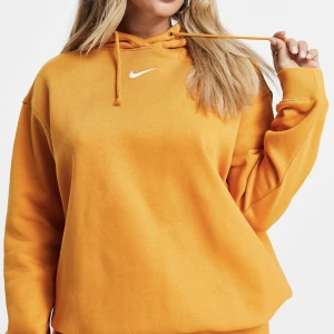 Orange Nike hoodie - Oanvänd oversized Nike hoodie 