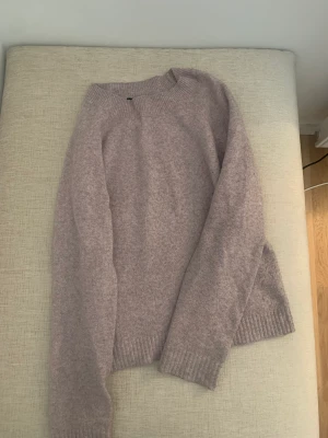 Stickad tröja - Så fin stickad tröja i bra skick och fri frakt💕
