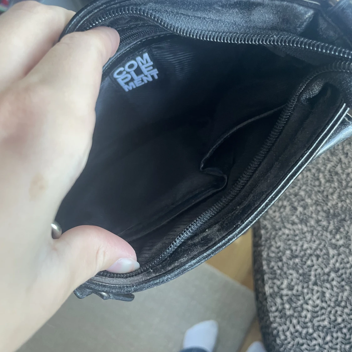 Svart axelremsväska  - 90