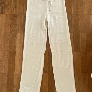 Juicy couture byxa i stickat  - Matchande byxa till topp i annan annons.  Mjukisbyxor i stickat material 