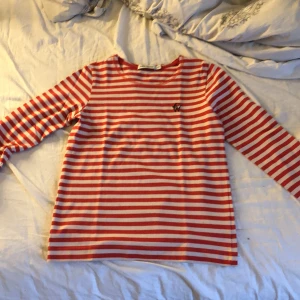 Carin Wester tröja - Jätte jätte fin randig tröja från Carin wester! 😊😊❤️🫶🏻Skriv om ni är intresserade!