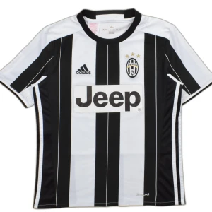 Juventus tröja 2016 - Skick: 10/10 Storlek: Small Nypris: ca 800kr