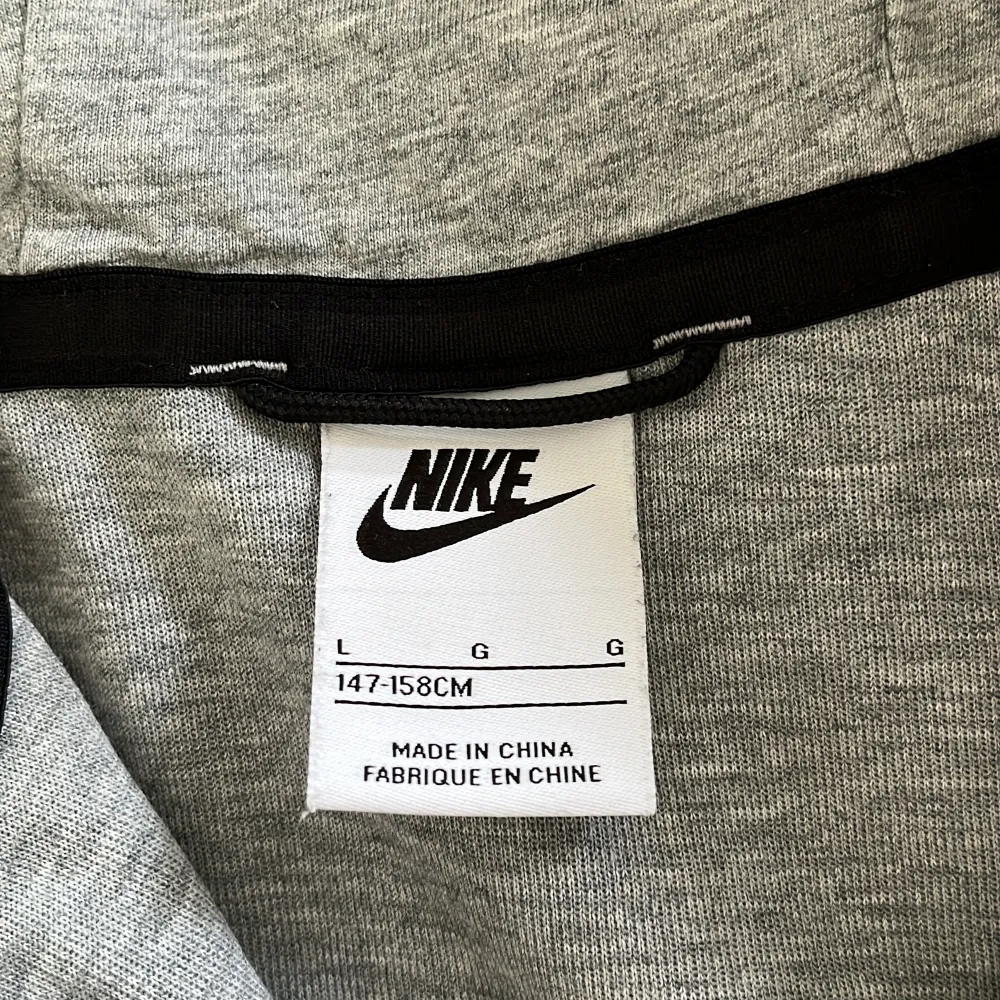 Nike tech fleece inte använda så många gånger  fint skit . Tröjor & Koftor.