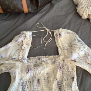 As söt topp! - Blommig söt topp, aldrig använd!