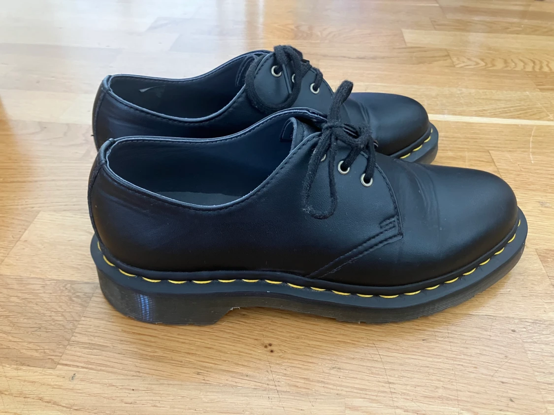 Dr Martens veganska storlek 38 unisex (1461)  - 90