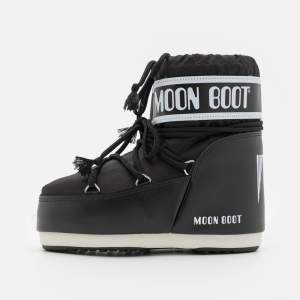 INTRESSEKOLL på mina Moon Boots, knappt använda och kvitto finns 🤍 Vaaste och gulligaste skorna som finns samt vattentäta, perfekt till vinter. Dustbag medföljer självklart 🤍