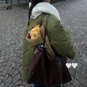 Brun väska  - Super fin stor väska i super bra skick 