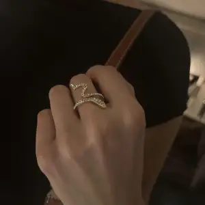 Själjer denna ring i både guld och silver! Jag bjuder på frakten😊