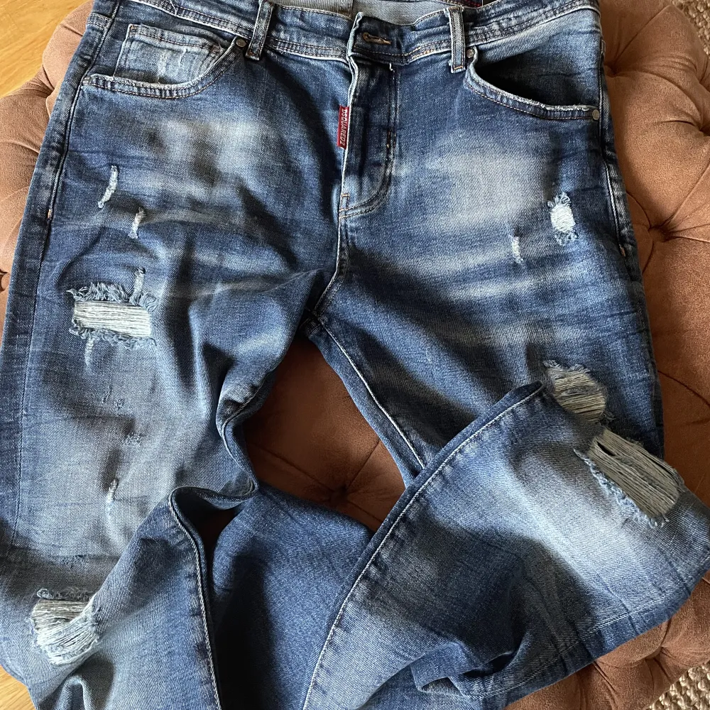 Säljer Dsquared Jeans billigt helt nya 1:1 storlek 33 . Jeans & Byxor.