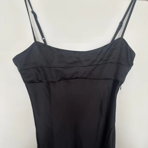 klänning - aldrig använd 