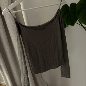 Offshoulder tröja - Offshoulder tröja från Gina Tricot, saknar sin lapp men storlek xs 🤝