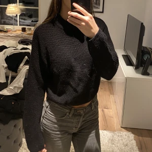 Svart stickad - Svart stickad tröja från h&m