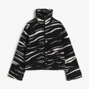 Teddy jacka  - superfin teddy jacka från hm som endast är använd ca 3 gånger