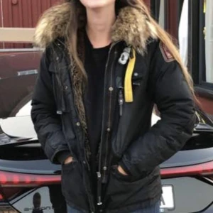 Para jumper jacka - Säljer min para jumper jacka i storlek M Tvättas ej innan . Kan skicka mer bilder vid intresse